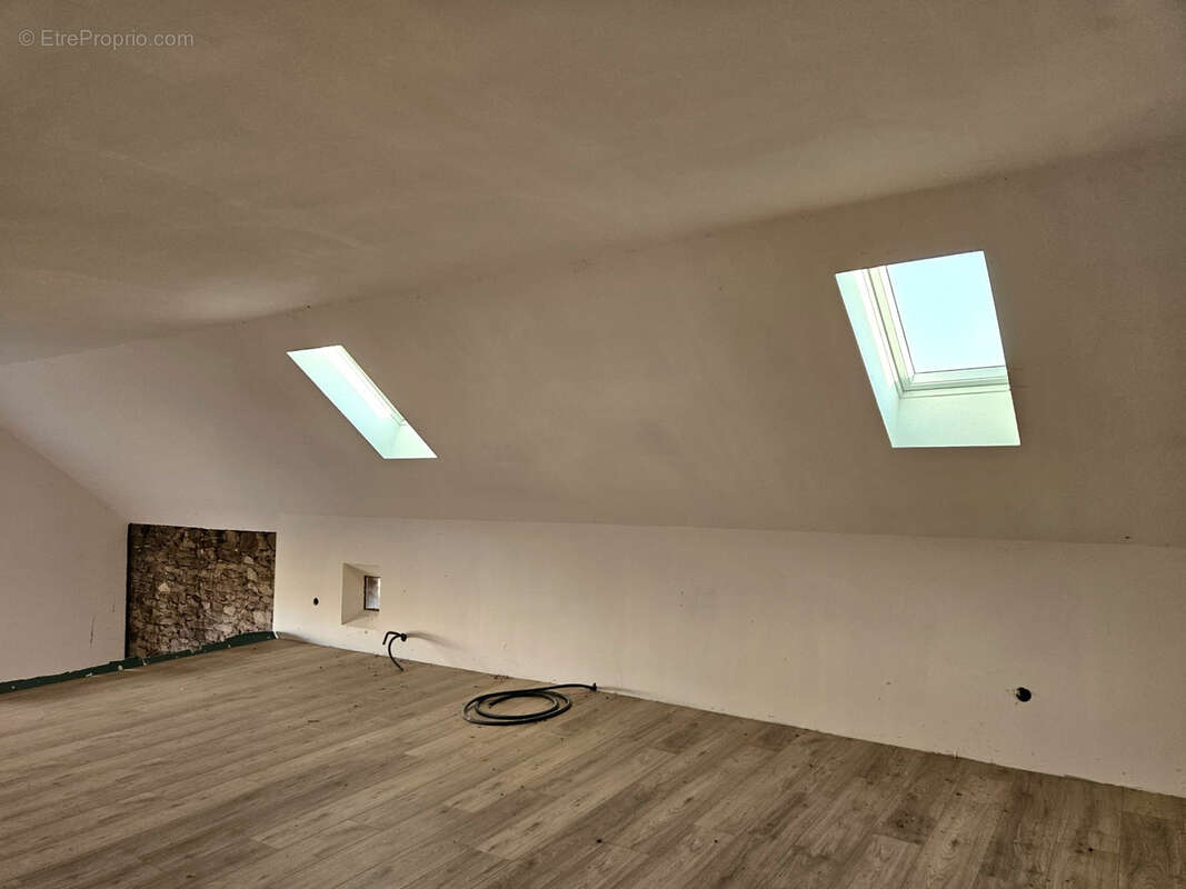 Maison à ONET-LE-CHATEAU