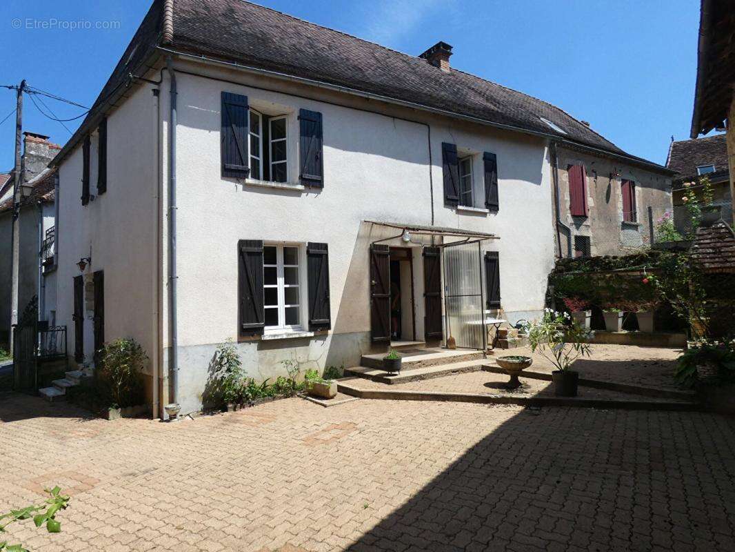 Maison à CHERVEIX-CUBAS