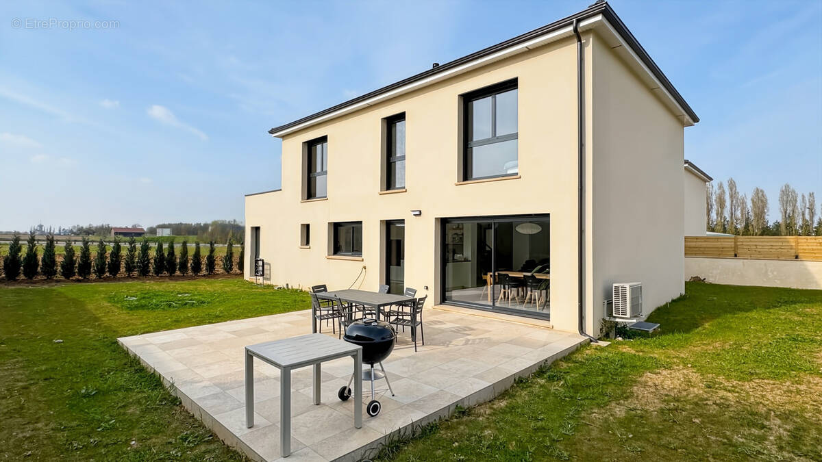 Maison à FEUCHEROLLES