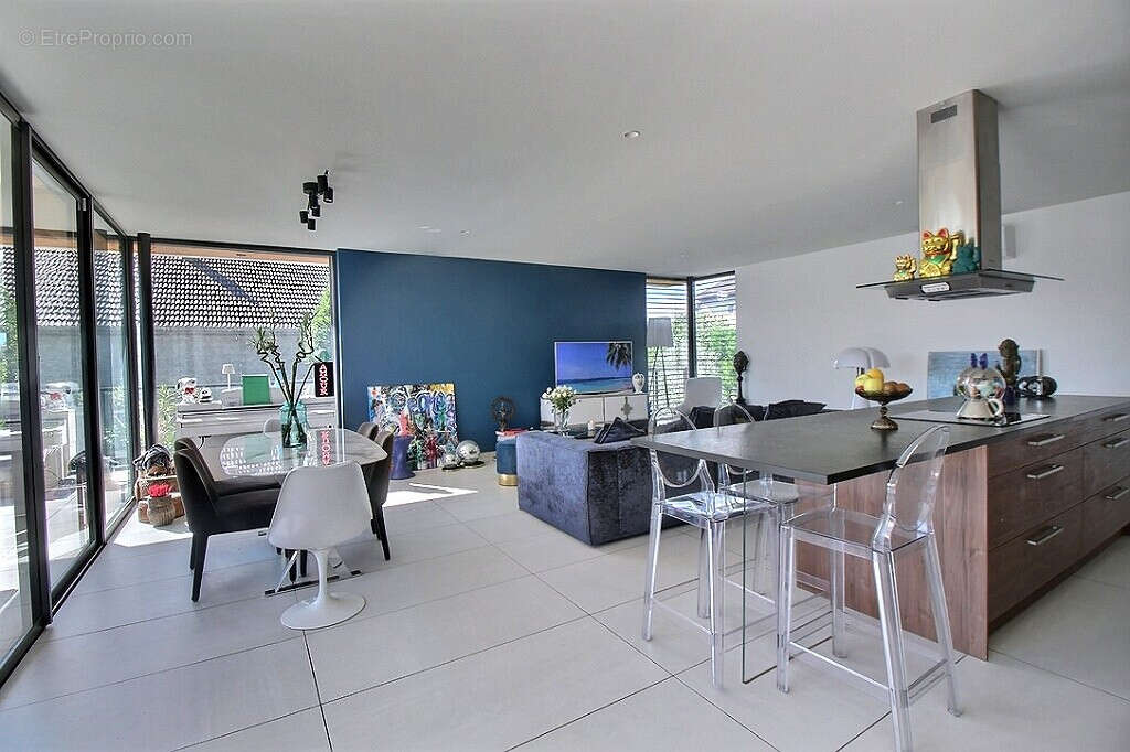 Maison à VILLE-LA-GRAND