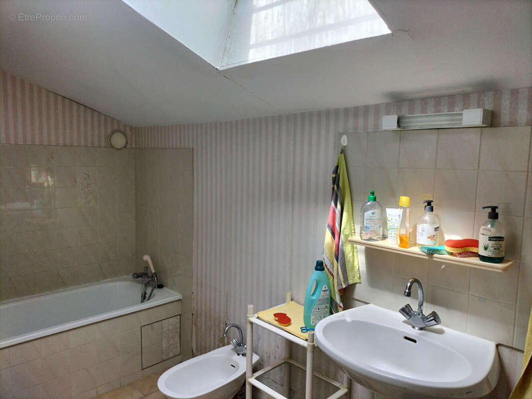 Commerce à TONNAY-CHARENTE