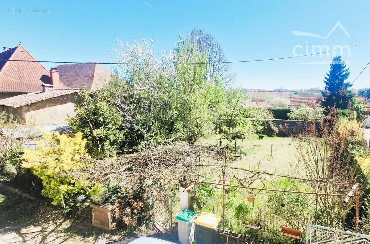 Maison à MONTAGNIEU