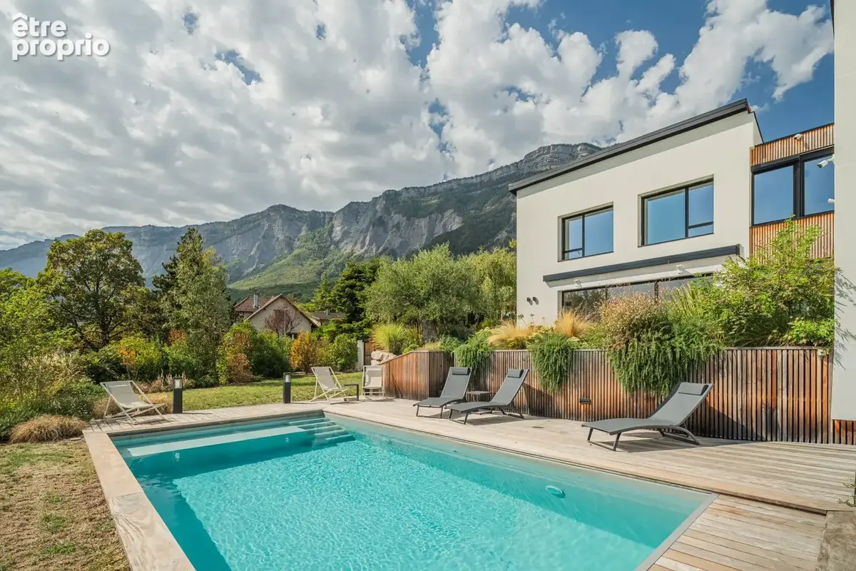 Maison 7 pièces 240 m² à vendre à Saint-Ismier (38330) - photo 3