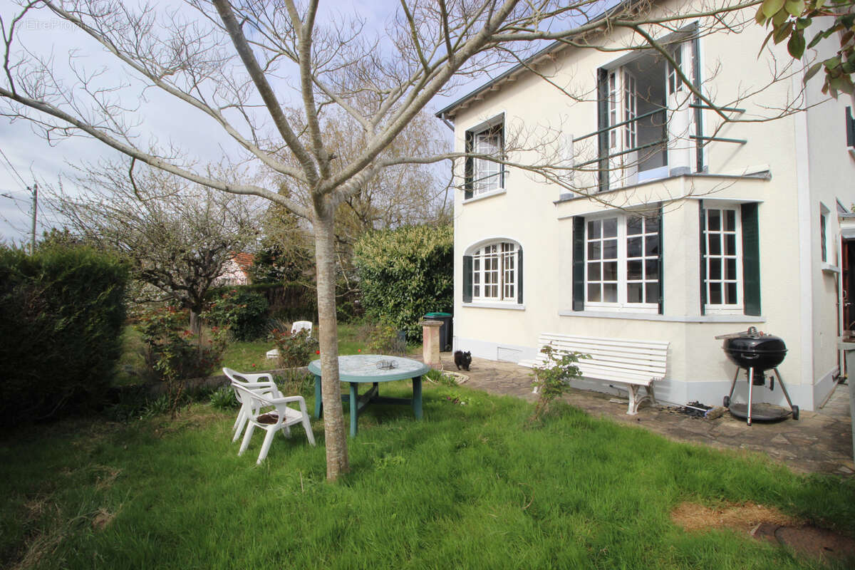 Maison à VARENNES-JARCY
