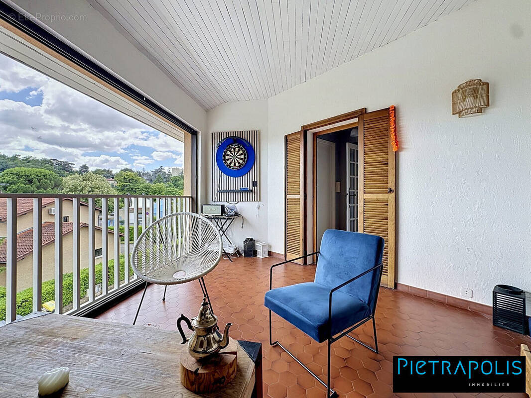 Appartement à PIERRE-BENITE