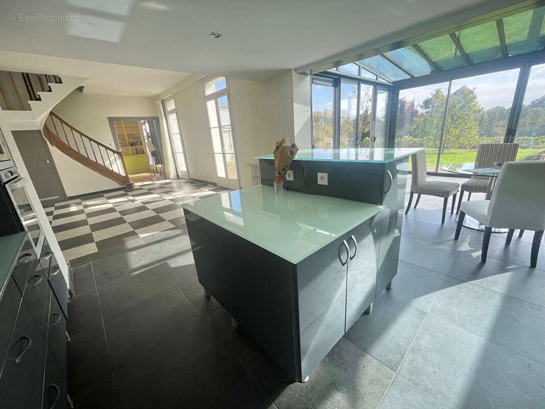 Maison à SAINT-CYR-SUR-LOIRE