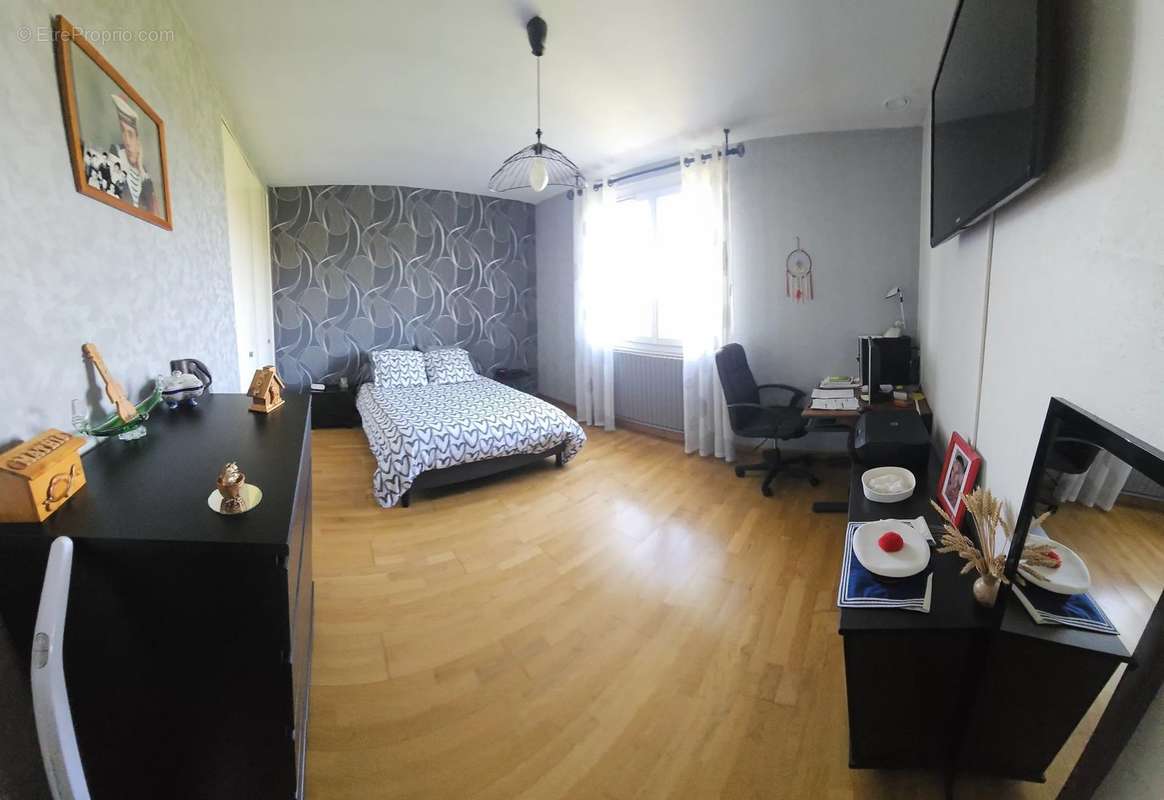 Maison à SAINT-PARIZE-LE-CHATEL