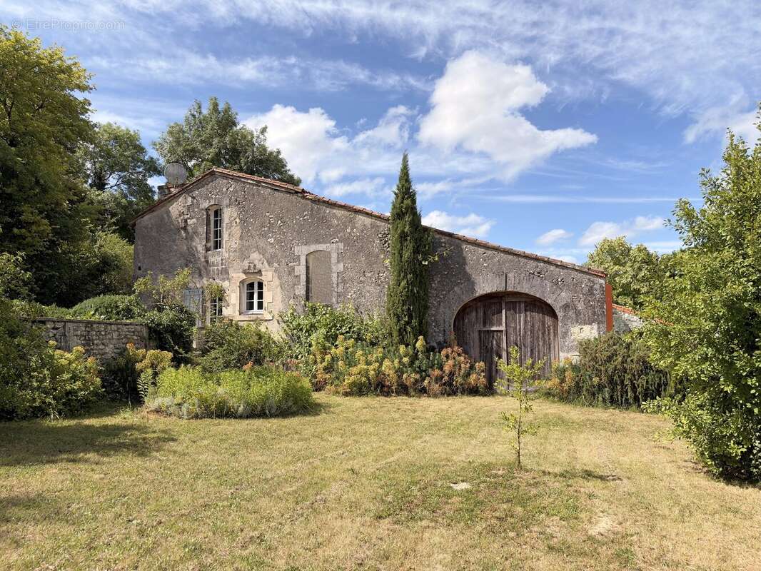 Charmante Propriété en Pierres avec Grange et Piscine ! - photo 15