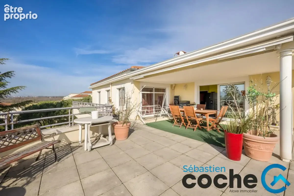 Appartement à CHARBONNIERES-LES-BAINS