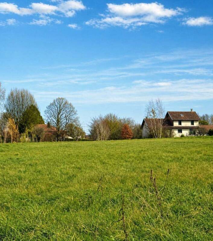 Terrain à COULOUNIEIX-CHAMIERS