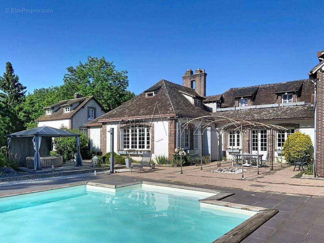 Maison à CHERISY