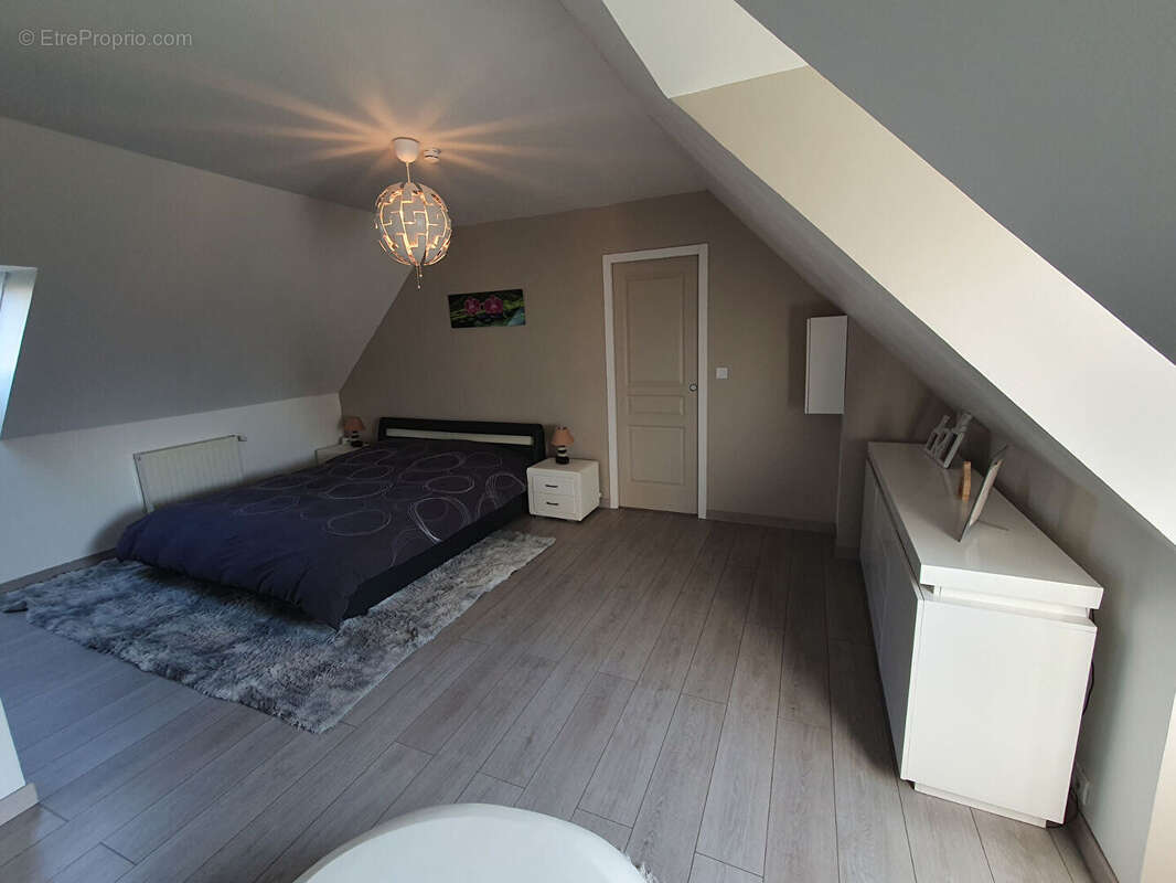 Maison à BAZOCHES-SUR-GUYONNE