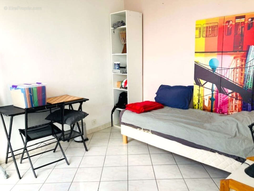 Lumineux appartement T4 de 78m² avec balcon, vue dégagée, place de parking privative - Bron - photo 7