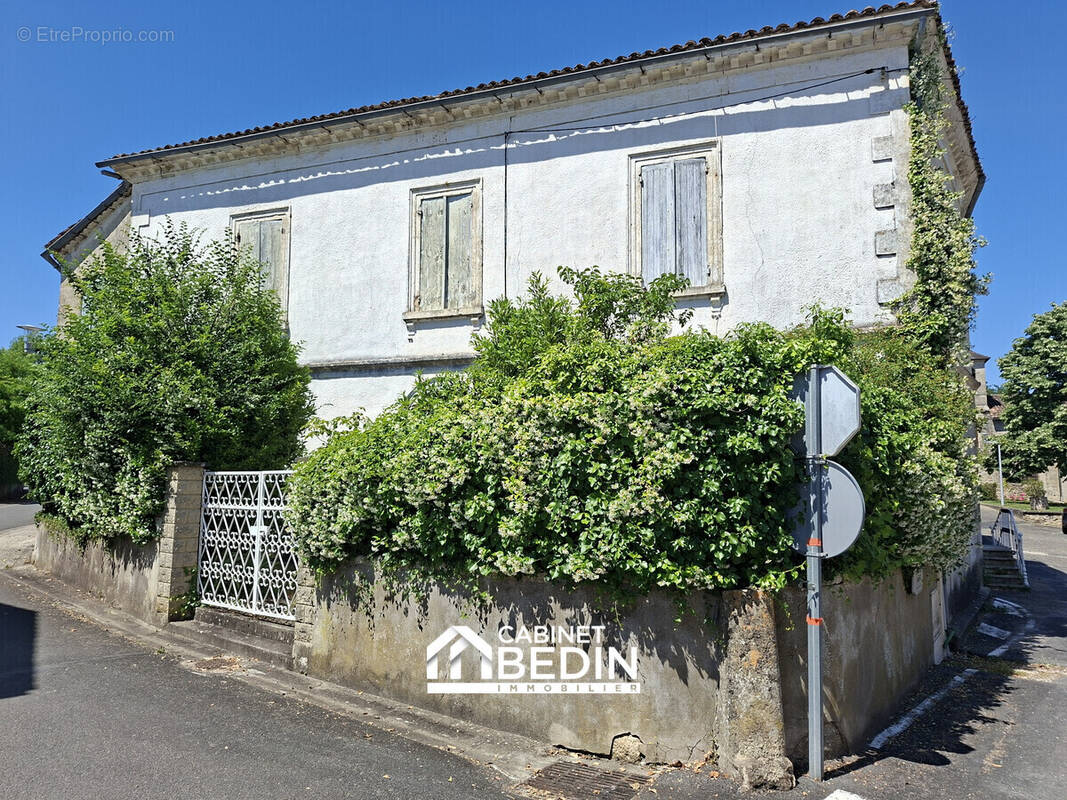 Maison à PUJOLS-SUR-CIRON