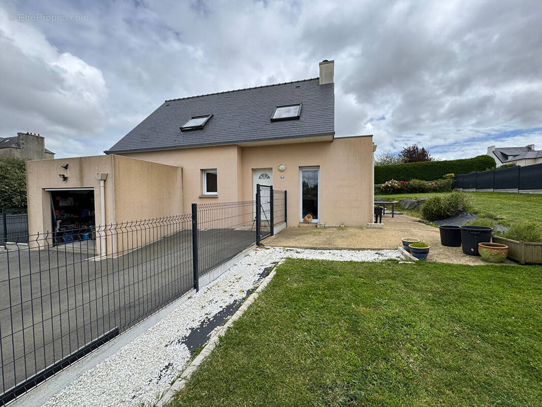 Maison à PLOUZEVEDE