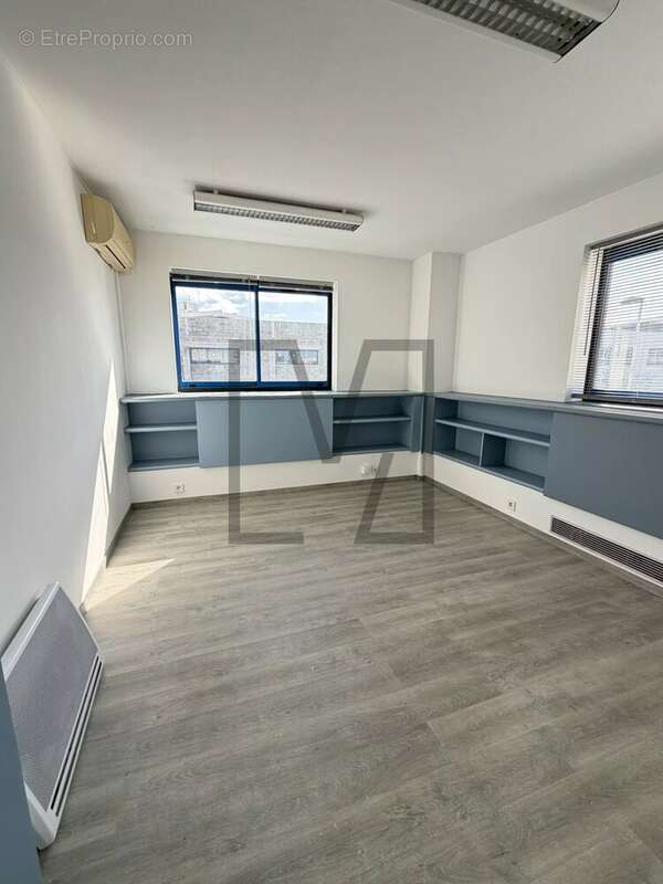 Commerce à MARSEILLE-9E