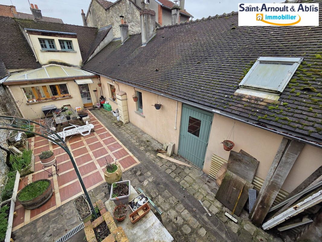 Maison à SAINT-ARNOULT-EN-YVELINES