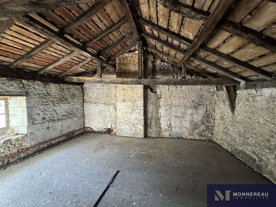 Appartement à BARBEZIEUX-SAINT-HILAIRE