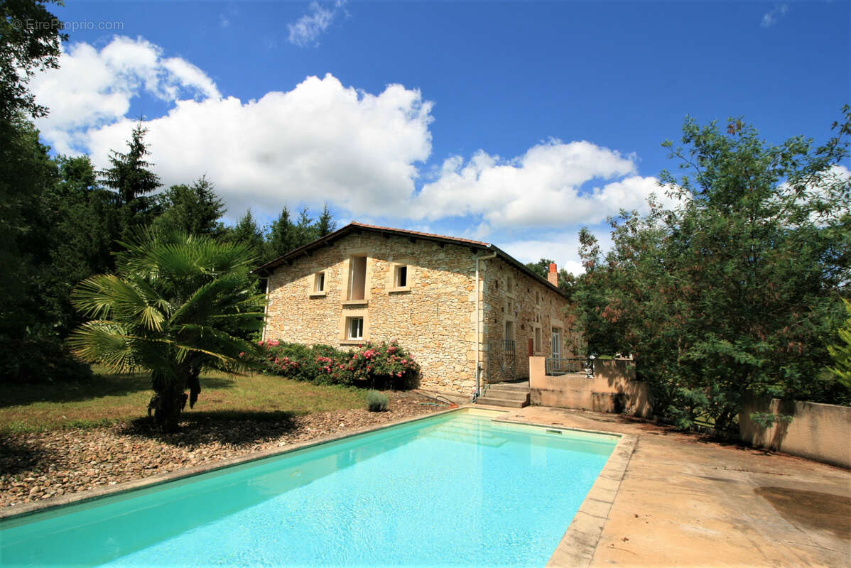  Maison en pierre six chambres deux bureaux - photo 6