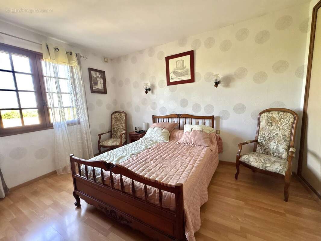 La salvetat saint-gilles - maison t6/7 - photo 9