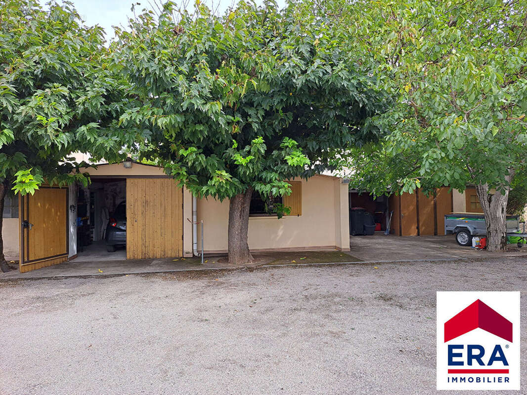 Maison à CAMARET-SUR-AIGUES