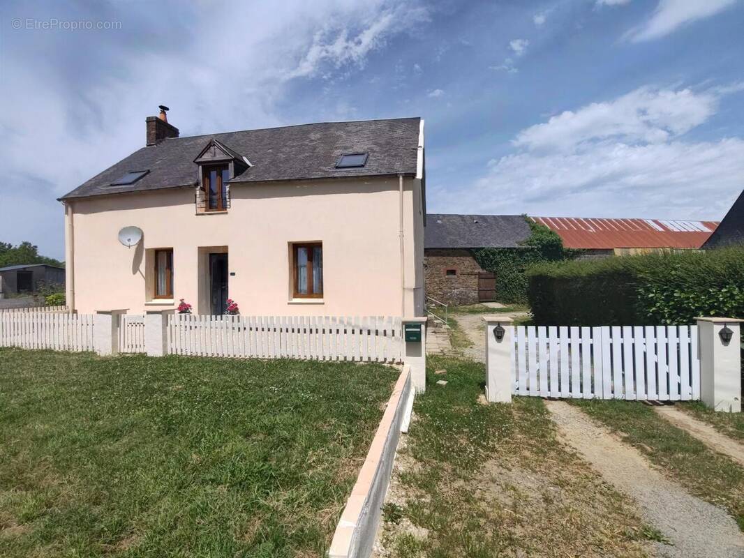 Photo 1 - Maison à FOUGEROLLES-DU-PLESSIS