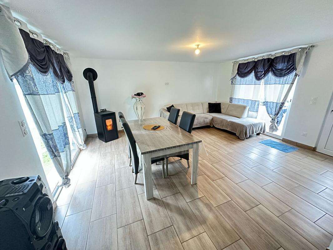 Maison à BEAURAINVILLE