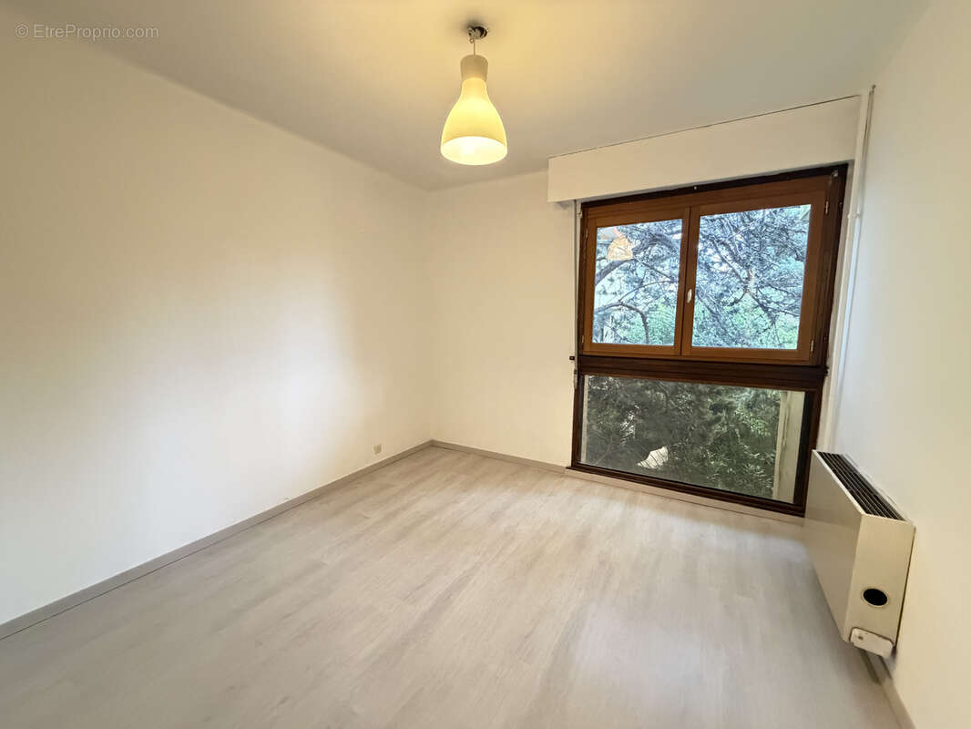 A vendre t3 avec balcon - aix sud - cave - parkings - photo 6