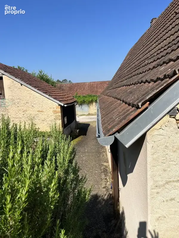 Dans un cadre naturel exceptionnel corps de ferme à restaurer - photo 5