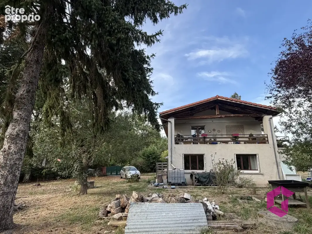 A 10 minutes de Billom, maison rénovée avec plus de 8 000m2 de terrain - photo 4