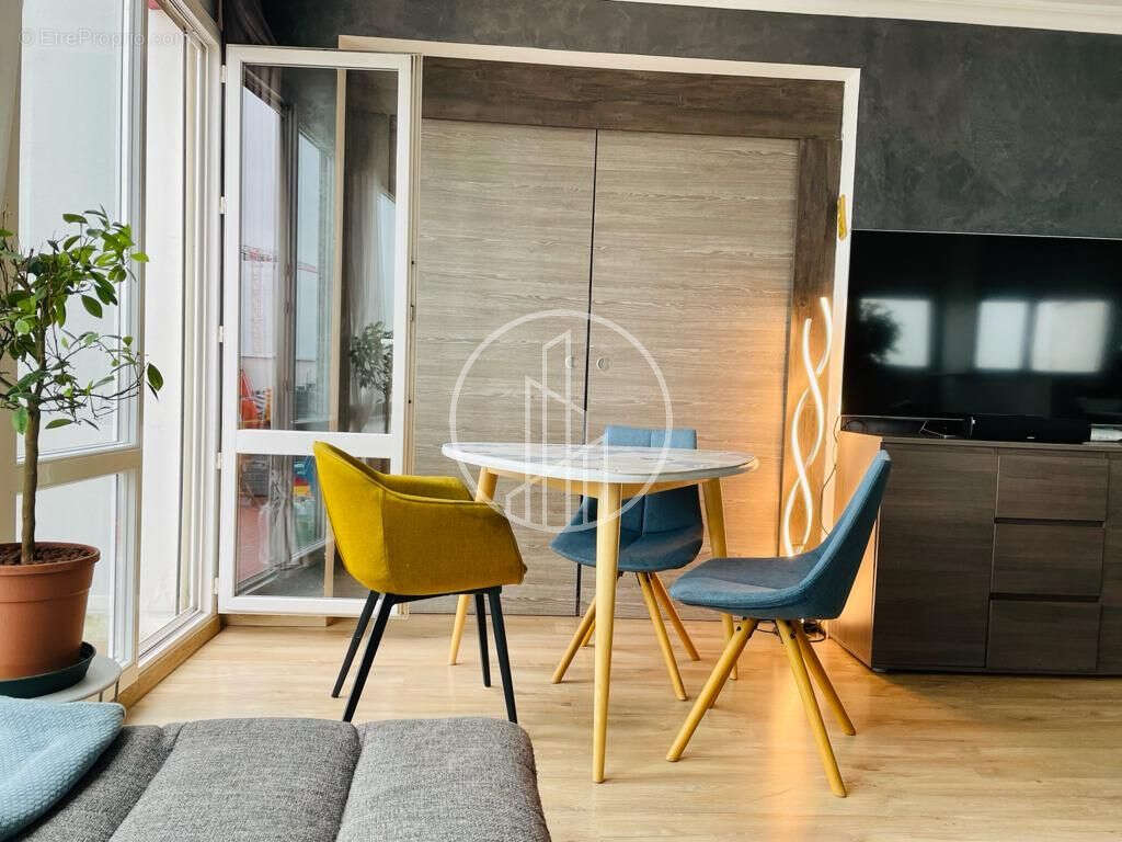 Appartement à COURBEVOIE