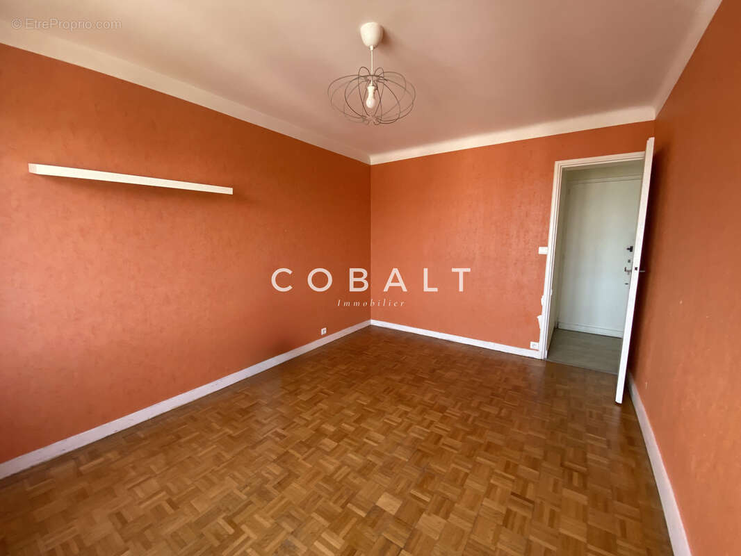 Appartement T4 spacieux avec balcon & vue dégagée - photo 6