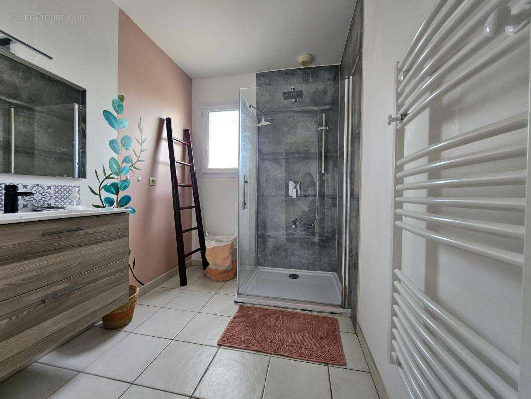 Maison à CHATEAU-GUIBERT