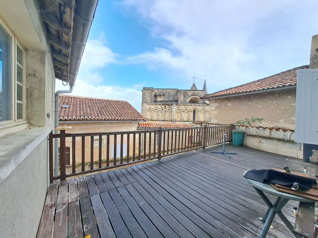 Appartement à AUBETERRE-SUR-DRONNE
