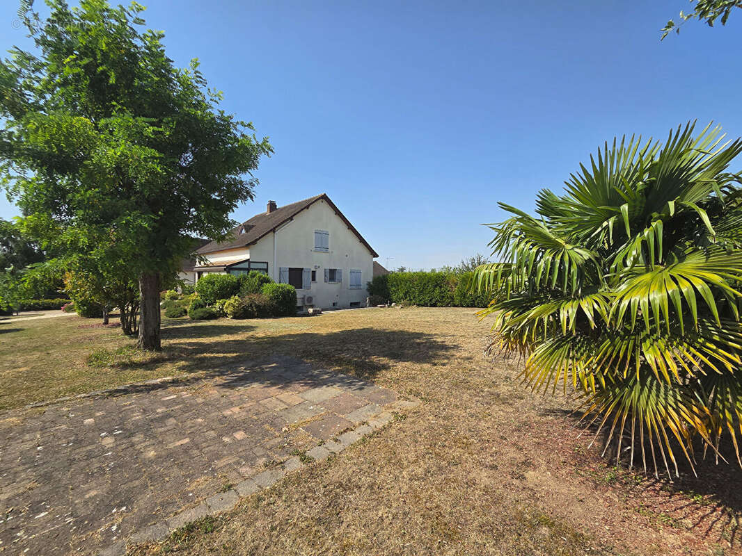 Maison Le Meriot 5 pièces 167 m2 sur un terrain de 1516 m² - photo 9