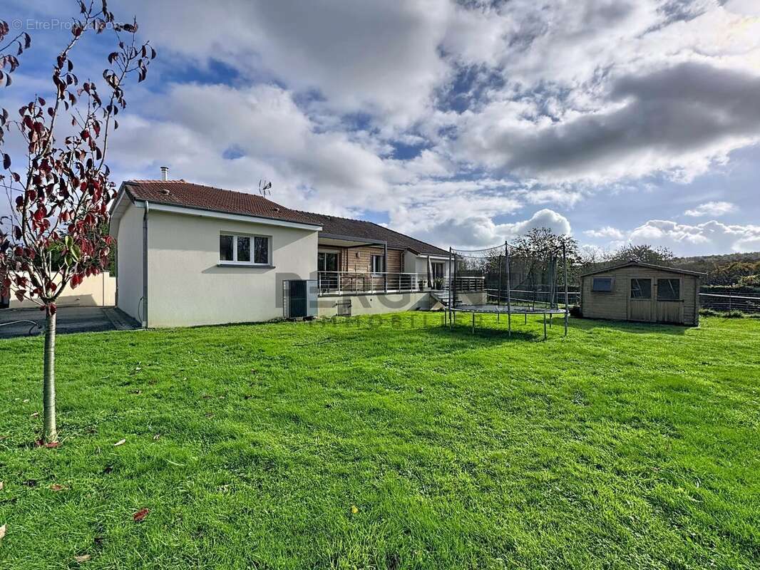 Maison à VIVIER-AU-COURT