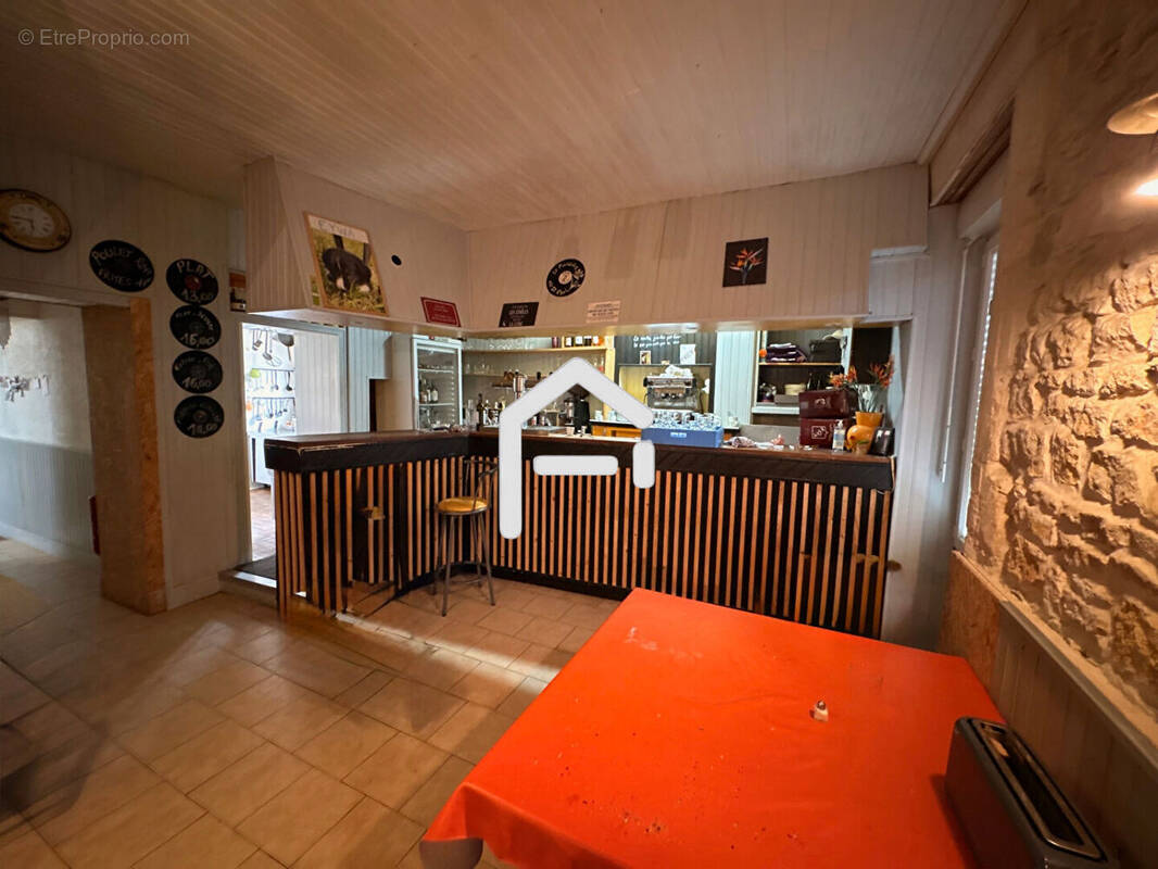 Commerce à SAINT-CYR-EN-TALMONDAIS