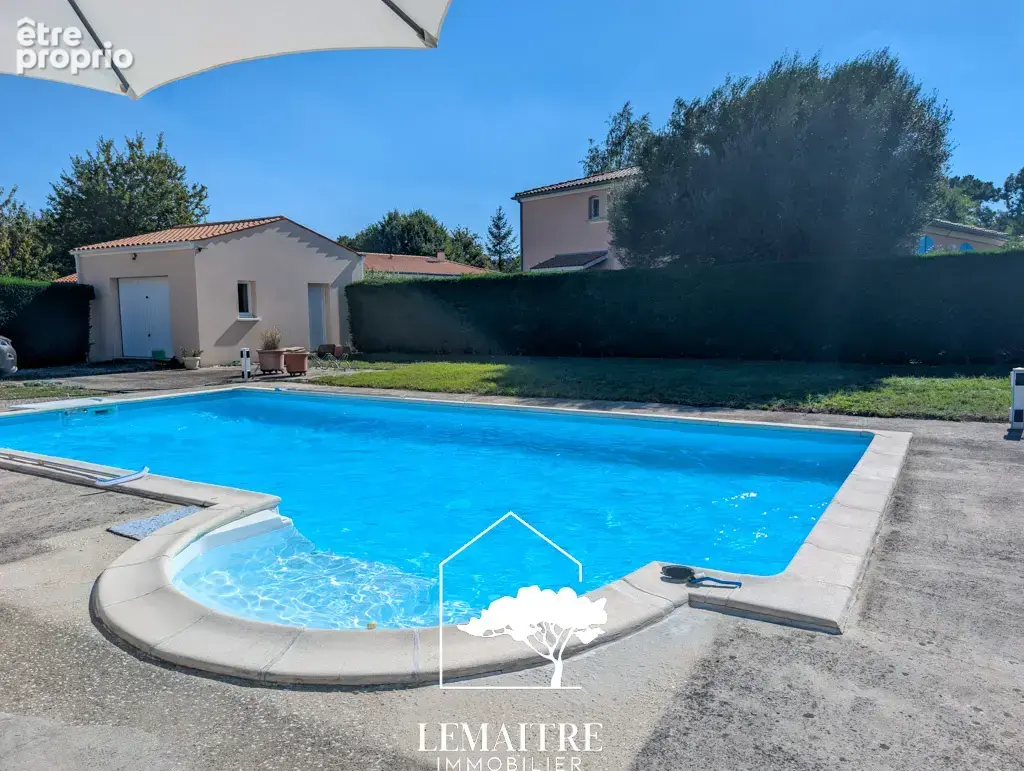 Maison de plain-pied avec piscine   4 chambres   grand terrain de 1 456 m2 - photo 7