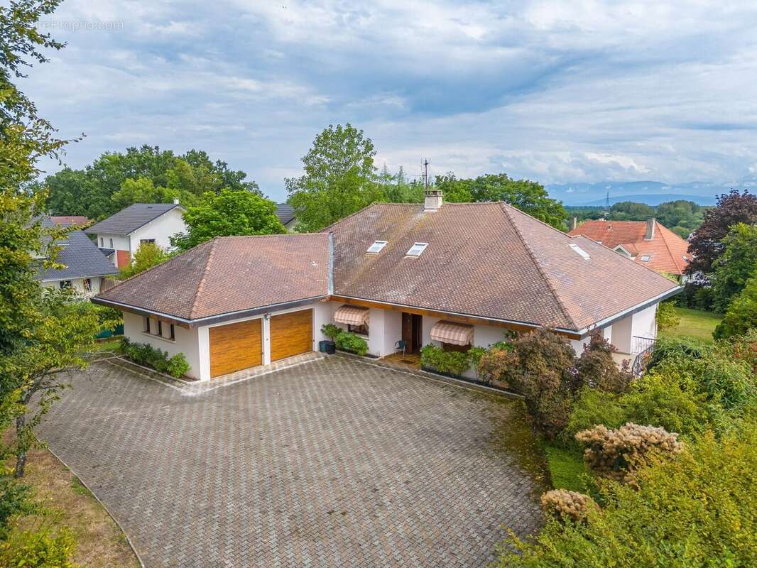 Maison à DIVONNE-LES-BAINS