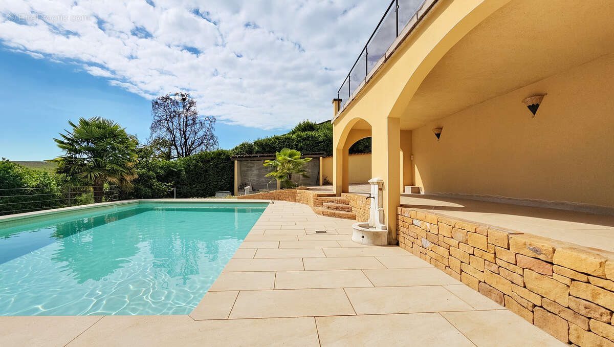 Maison à LACENAS