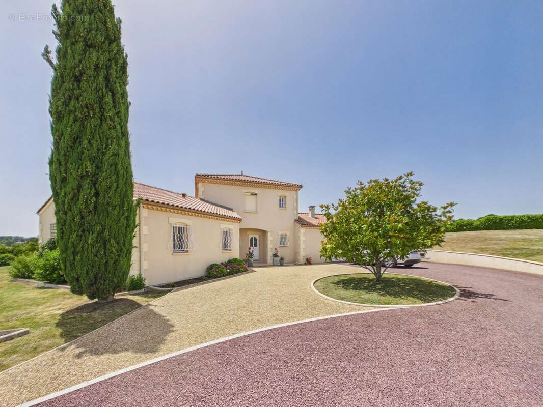 Superbe Villa Contemporaine avec Piscine, Vue Panoramique et Excellente Performance Énergétique - photo 20
