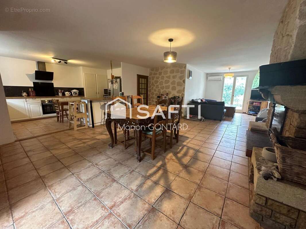 Photo 4 - Maison à SEILLONS-SOURCE-D&#039;ARGENS