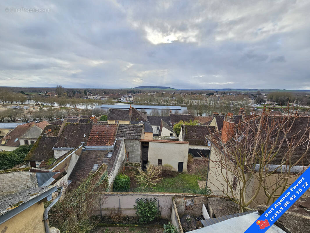 Maison de ville au cœur du centre historique de Joigny   Jolie vue dégagée - photo 2
