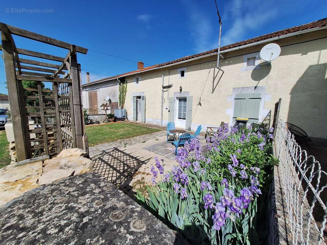 Maison à MAUPREVOIR