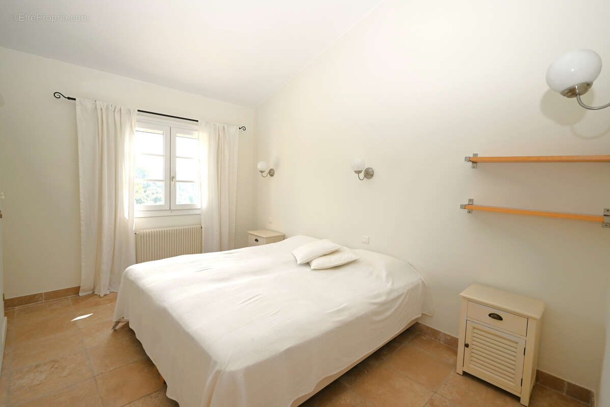 Maison à CHATEAUNEUF-GRASSE