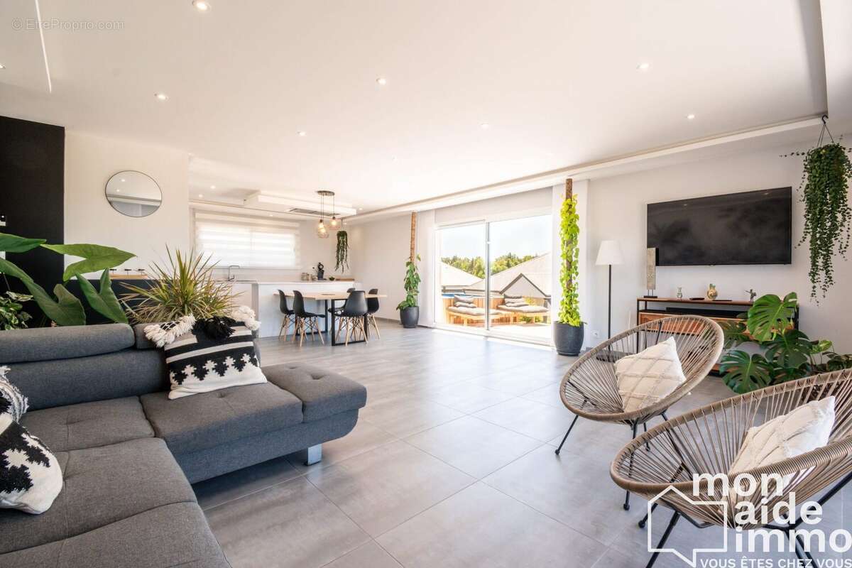 Maison à SAINTE-RADEGONDE