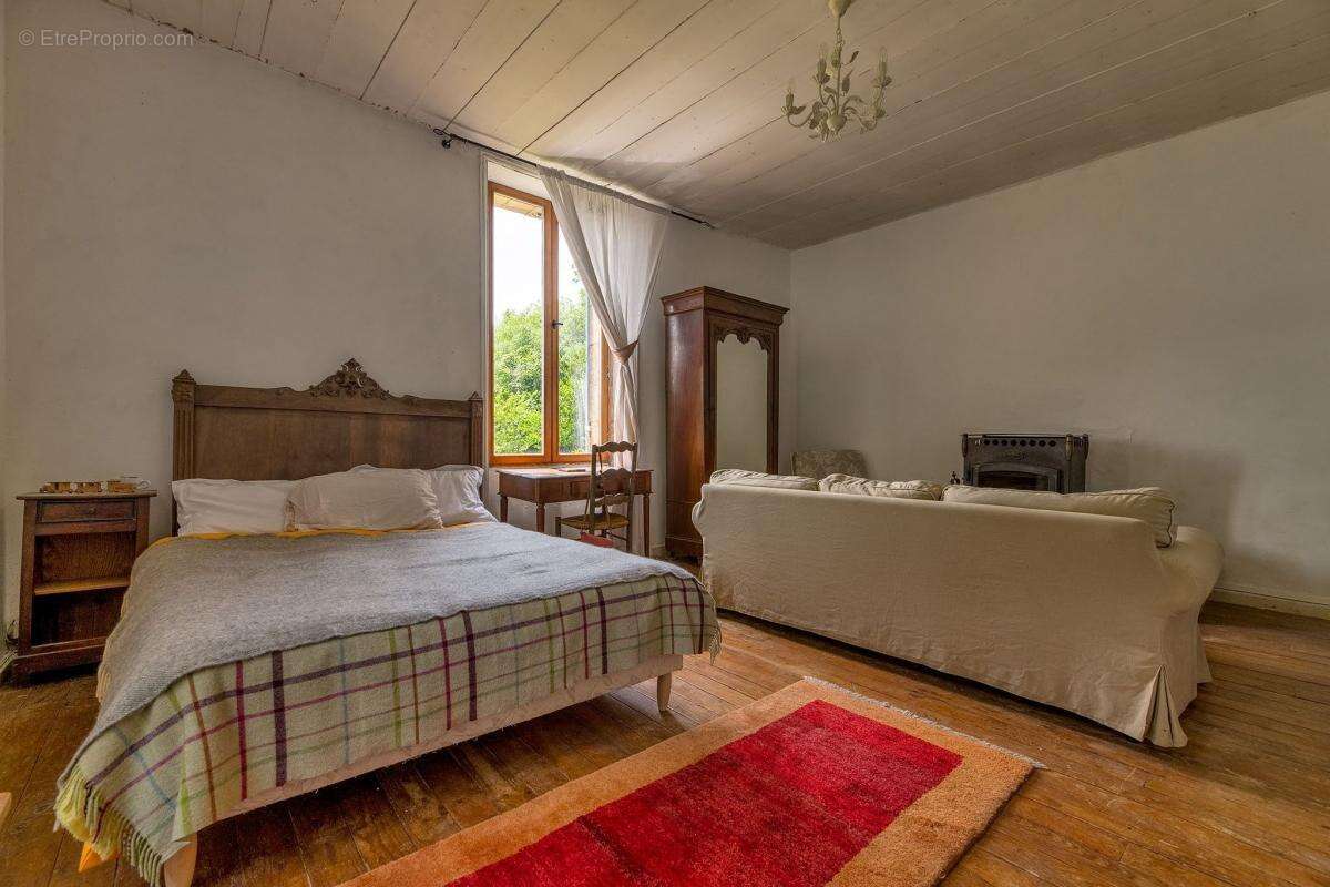 Maison à LE BUISSON-DE-CADOUIN