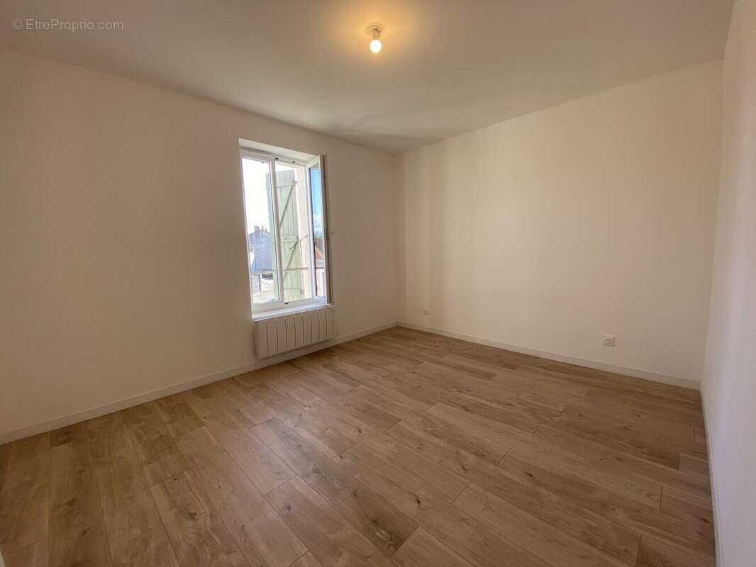 Appartement à BOURG-DE-PEAGE