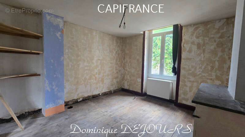 Maison à SAINT-SAUVEUR-DE-MONTAGUT