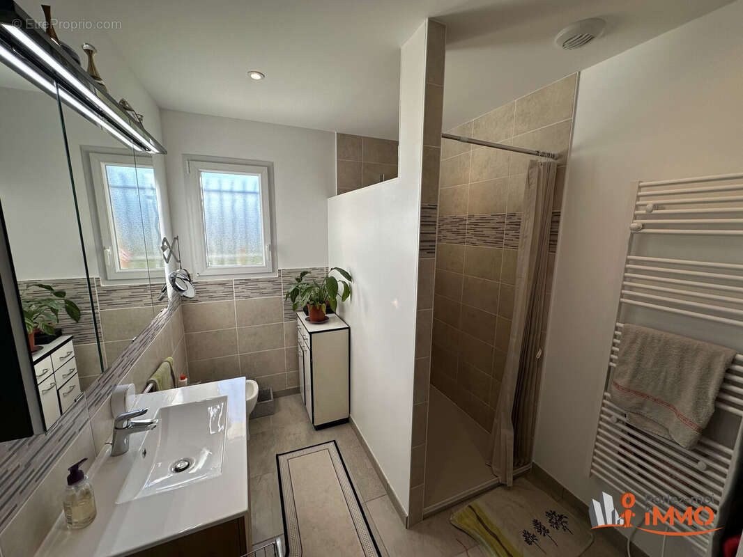 Maison à PONT-DE-CHERUY